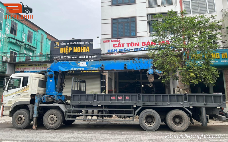 Xe cẩu tự hành của Vận Tải Điệp Nghĩa